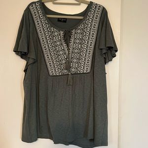 Lane Bryant 26/28 top. Soft and cool. Like new.